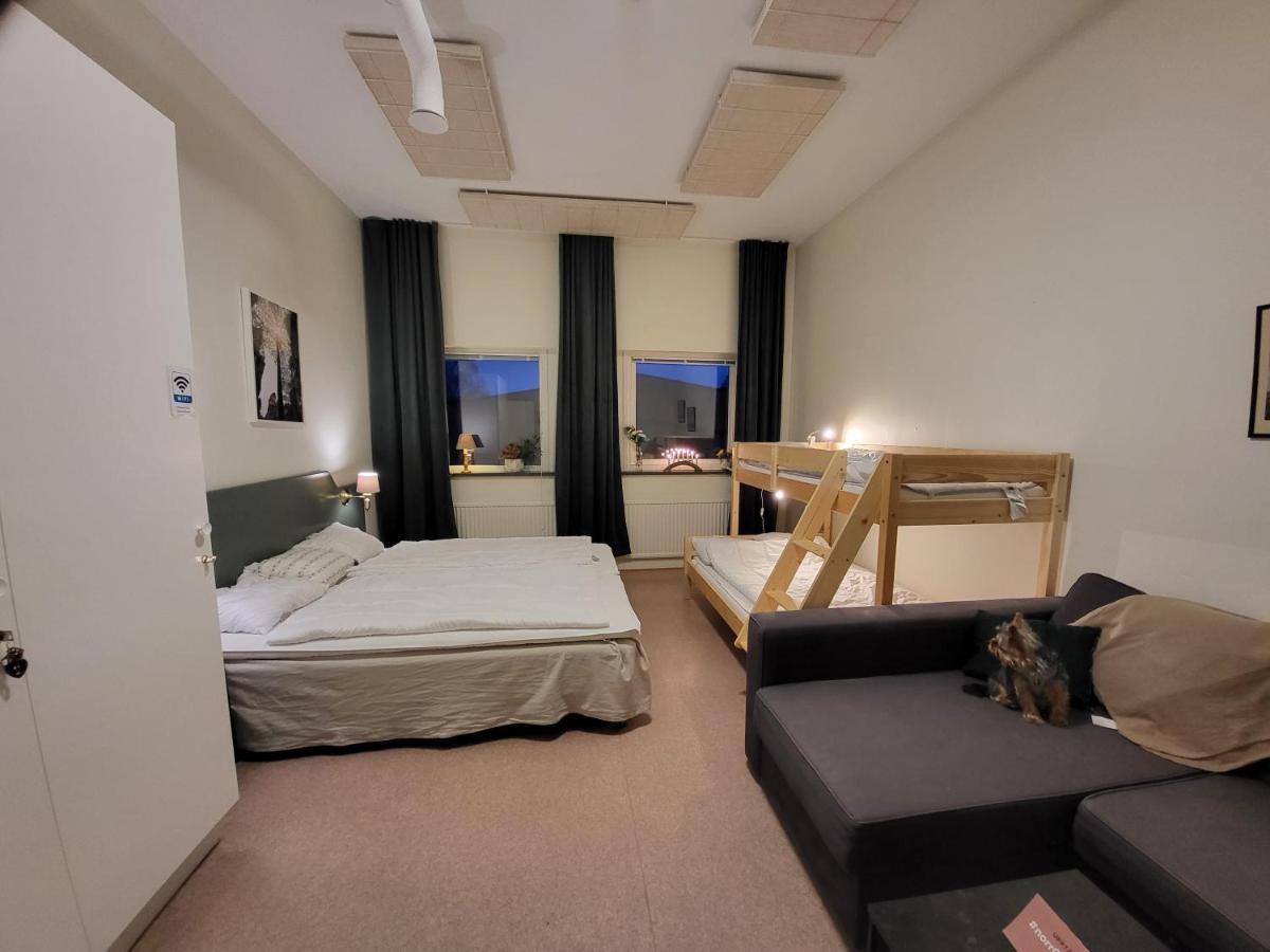 Kg Sleepover & Staellplats Karl Gustav Exterior photo